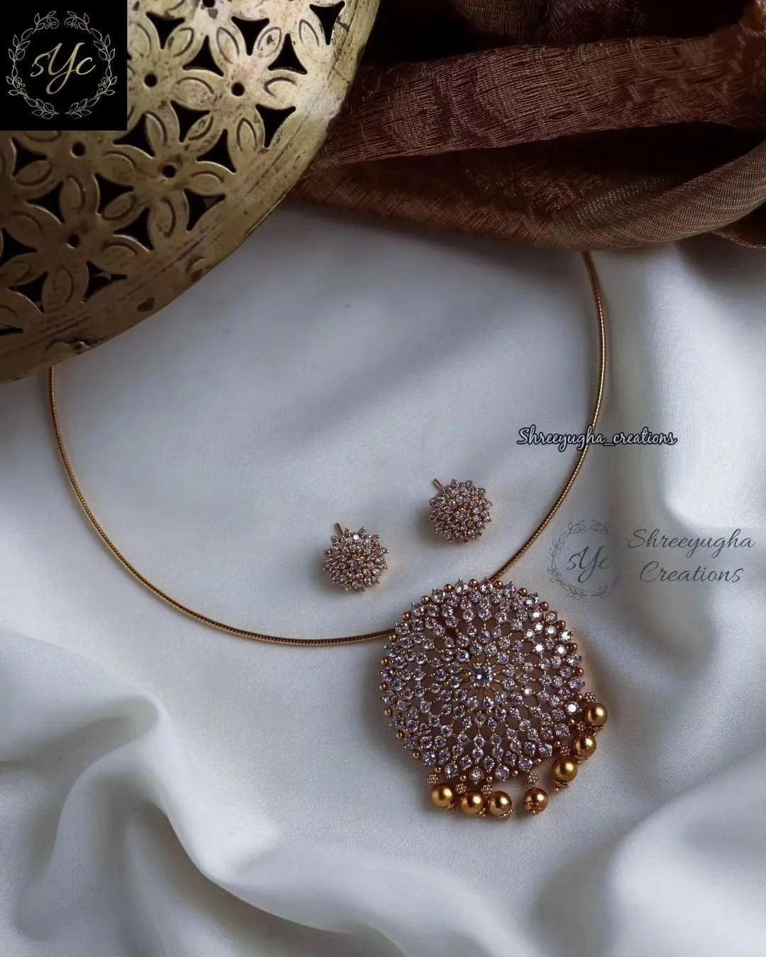 Premium quality gold Zirconia diamond cut stones hasli set