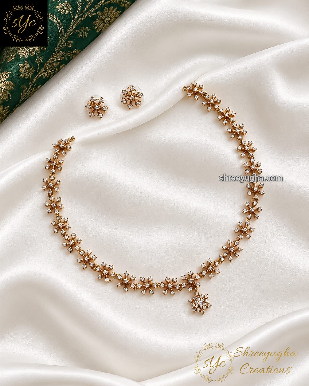 Flower diamond necklace with earrings