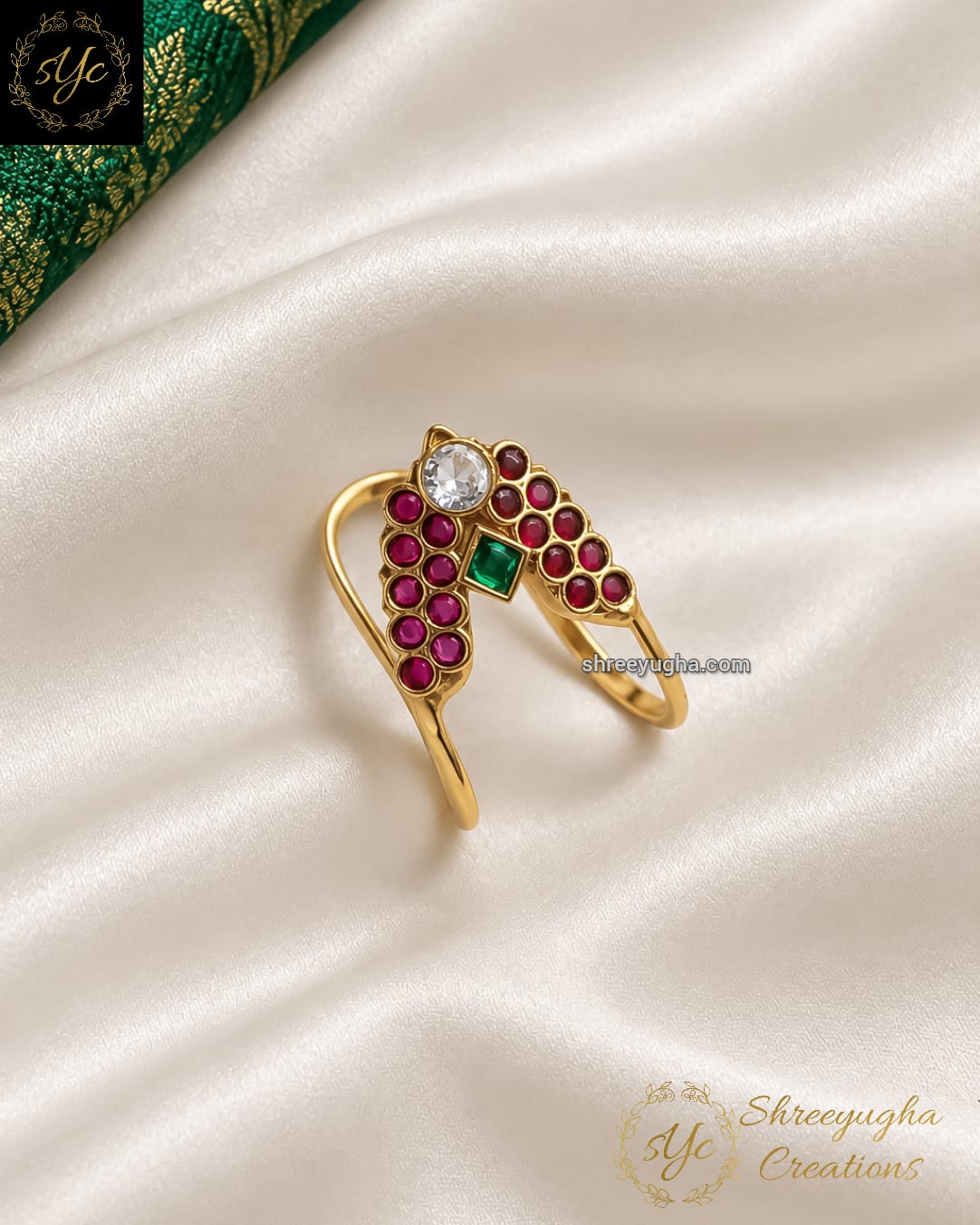 Antique vanki finger ring