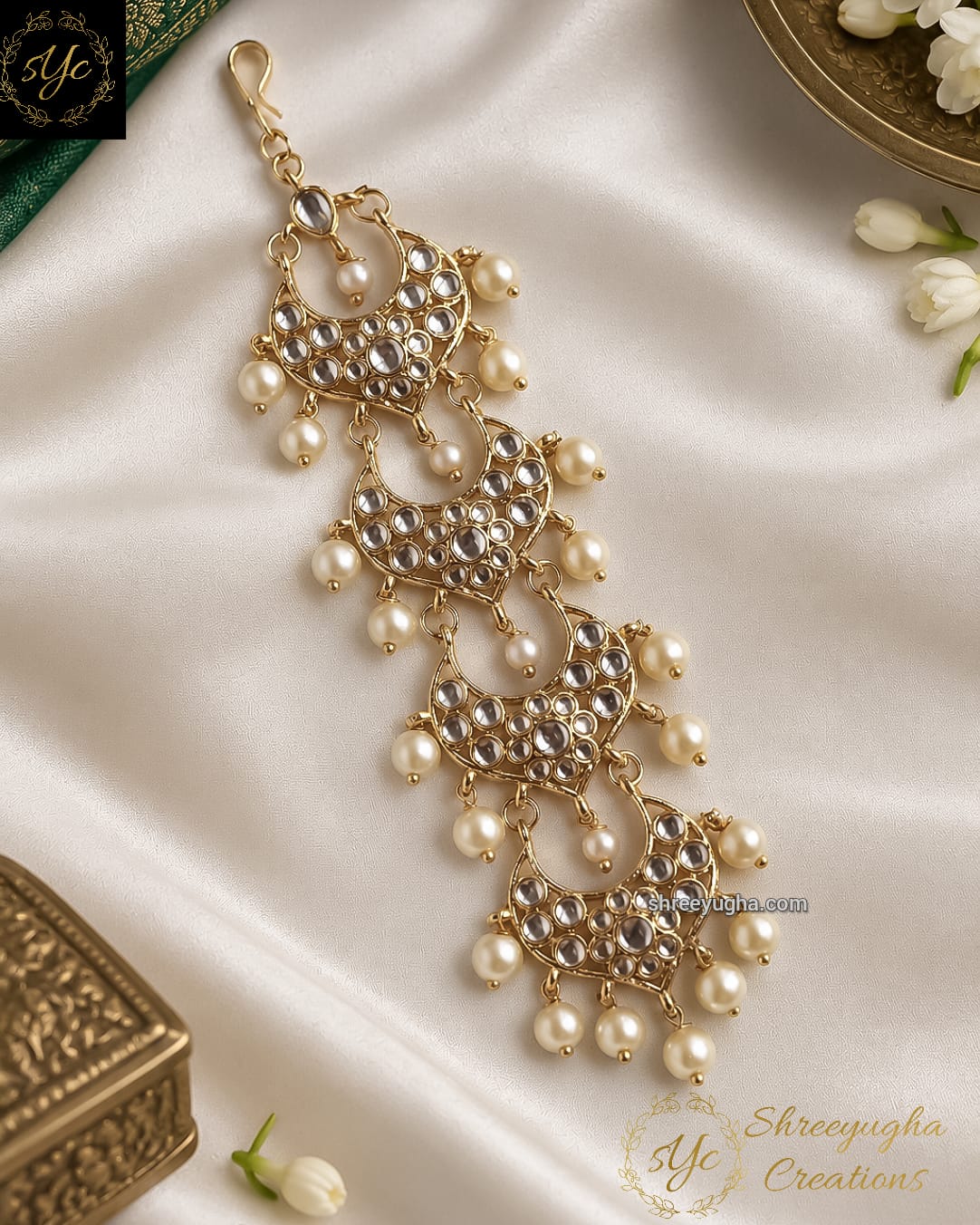 Kundan stone maang tikka