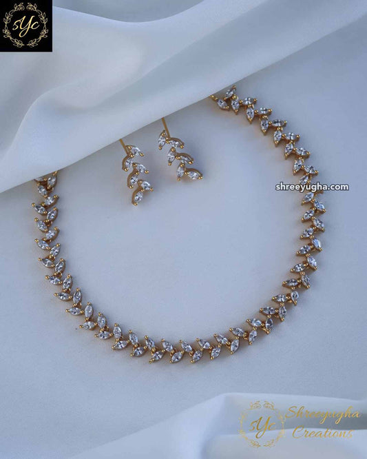 Simple & cute diamond neckset