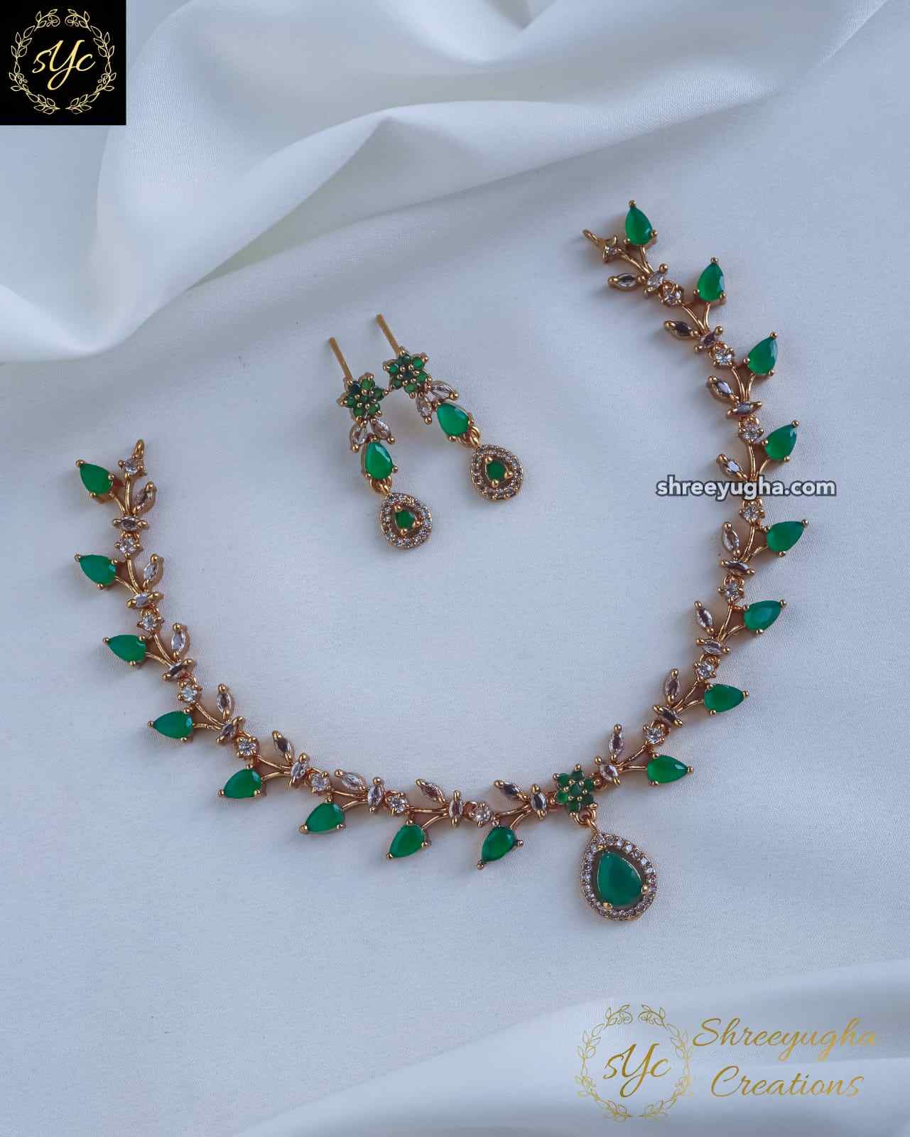 Premium Emerald necklace with earrings