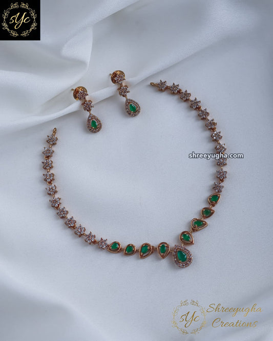 Simple emerald and diamond neckset