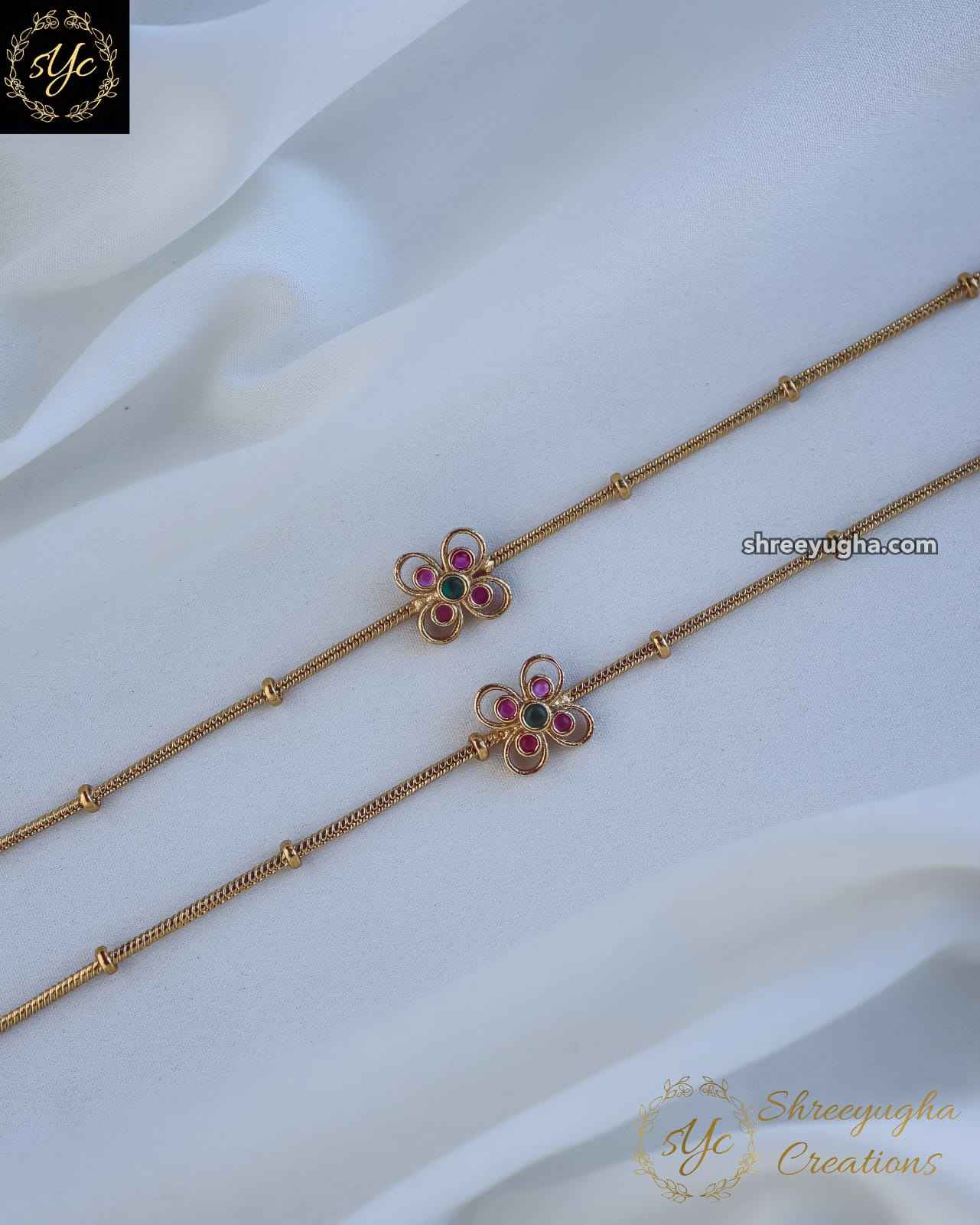 Pretty daily wear flower anklets