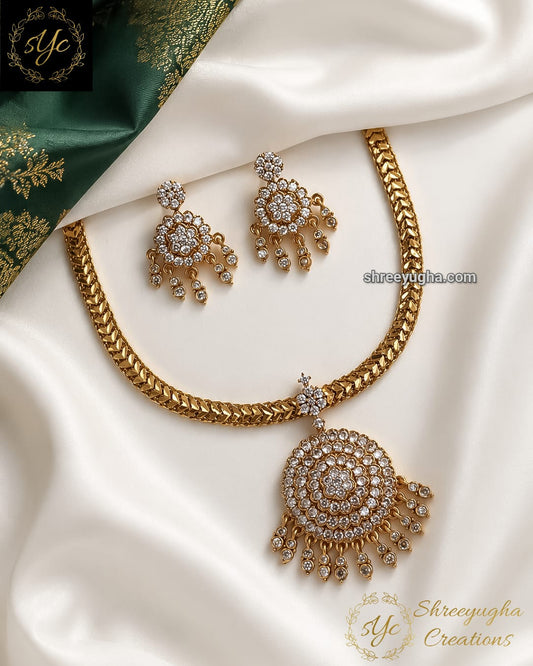 Traditional diamond attigai set