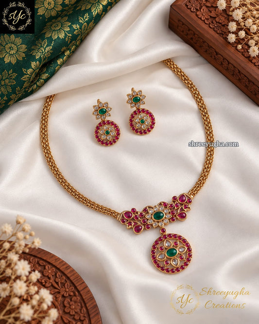 Traditional necklace with earrings