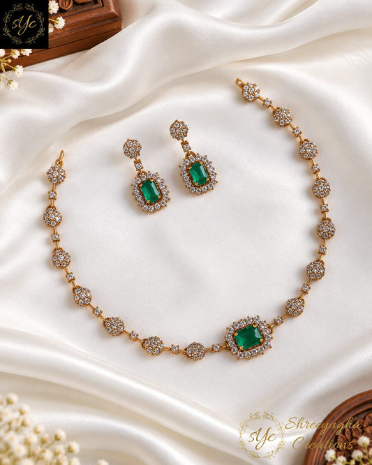 Simple & cute Emerald neckset