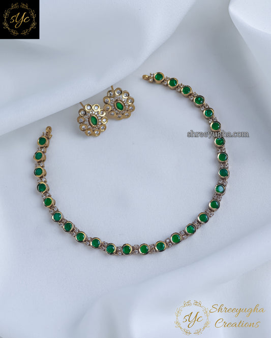 Simple & elegant emerald neckset
