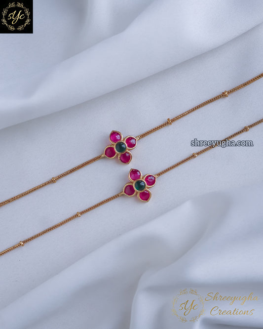 Pretty daily wear flower anklet