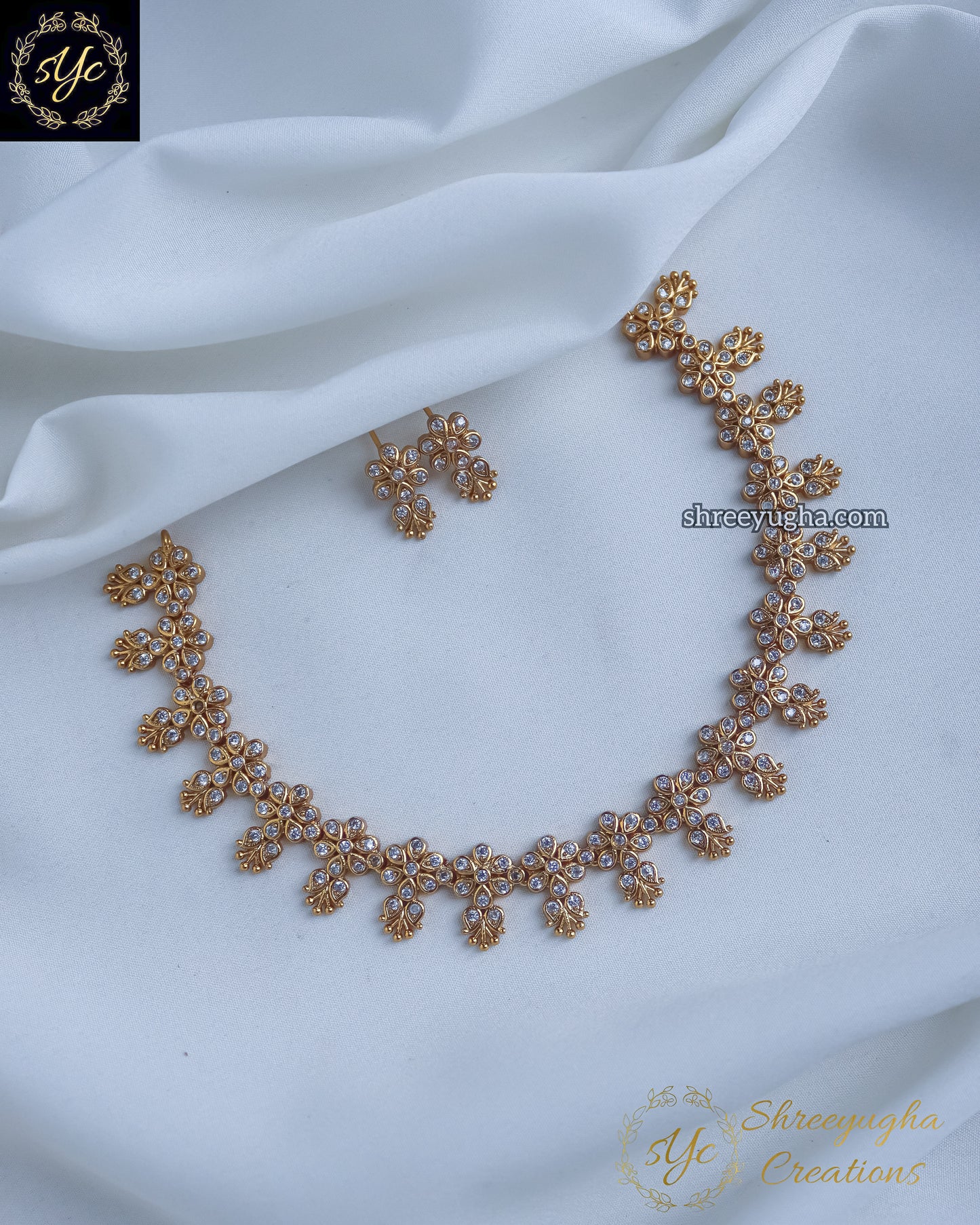 Gorgeous flower diamond neckset